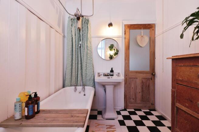 4 bed Terraced for sale Image 10