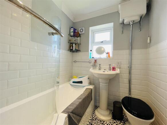 FAMILY BATHROOM