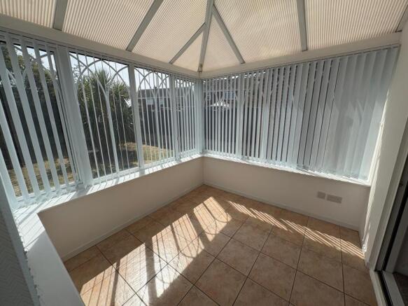 3 bed Semi-Detached to rent Image 4