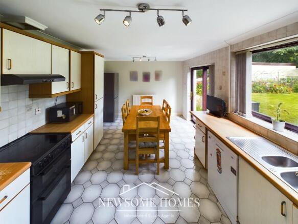 Kitchen/ Dining Room