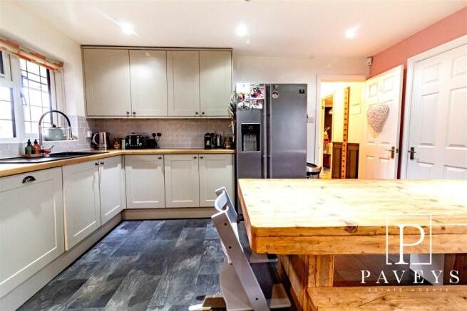 KITCHEN BREAKFAST ROOM