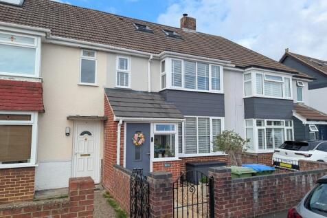 Geoffrey Crescent, Fareham. Guide Price £325,000-£335,000.