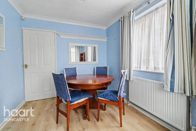 4 bed Detached for sale Image 9