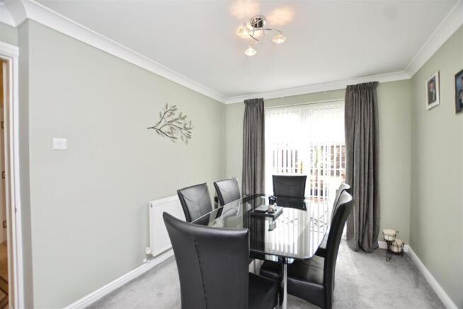 Trentholme Drive, Messingham, Scunthorpe photo 4