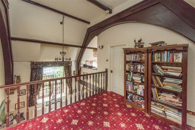 FIRST FLOOR LANDING