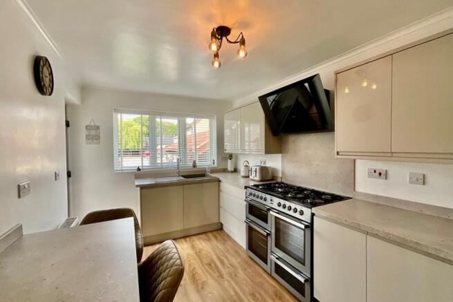 3 bed Detached for sale Image 9