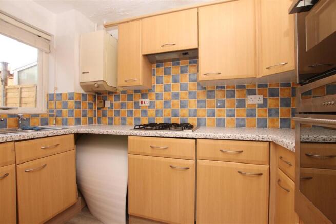 Kitchen_.JPG