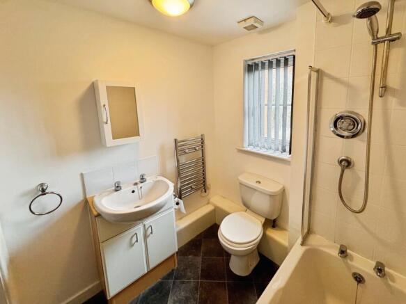 2 bed Apartment for sale Image 4