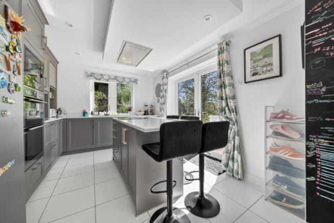 5 bed Detached for sale Image 4