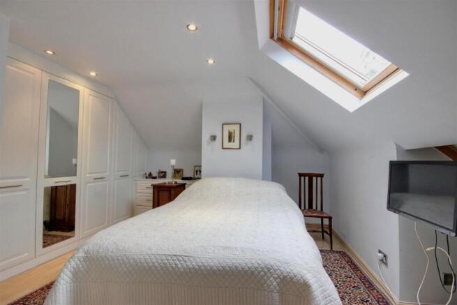 4 bed Detached Bungalow for sale Image 8