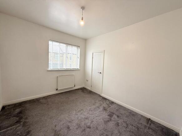 2 bed Flat to rent Image 5