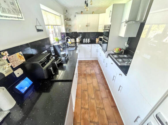 3 bed Semi-Detached for sale Image 5