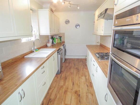 Kitchen 1.JPG
