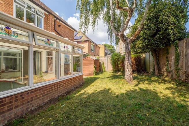 Effingham Close, Sutton photo 4