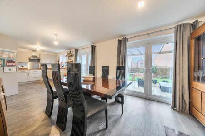 5 bed House for sale Image 9