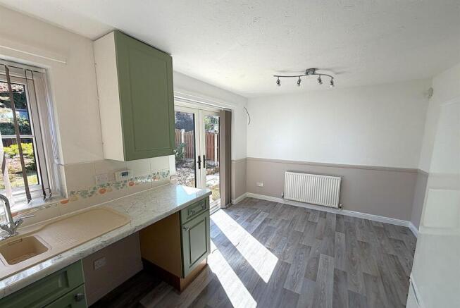 3 bed House to rent Image 4