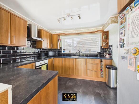 3 bed Semi-Detached for sale Image 7