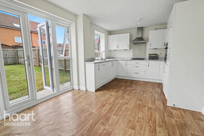 4 bed Detached for sale Image 8