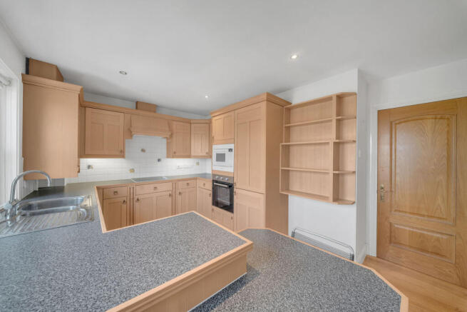 2 bed Apartment for sale Image 5
