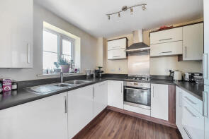 Flat 9, 1 Hawthorn House, Plantation Close, Bushey WD23 2PG