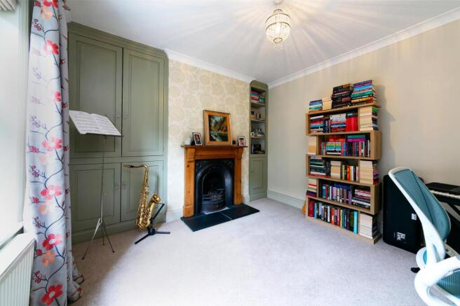 5 bed Detached for sale Image 10