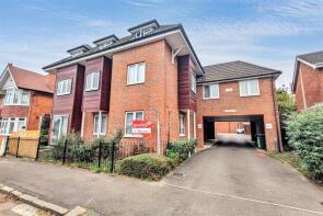 Flat 2, 56 Highfields, Richmond Gardens, Southampton SO17 1AE