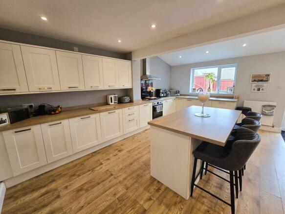 2 bed Bungalow for sale Image 6