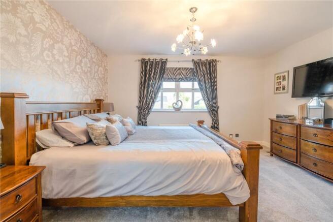 Master Bedroom (2)