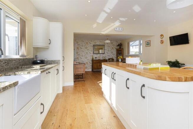 3 bed Detached Bungalow for sale Image 6