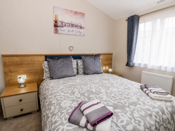 3 bed Park Home for sale Image 9