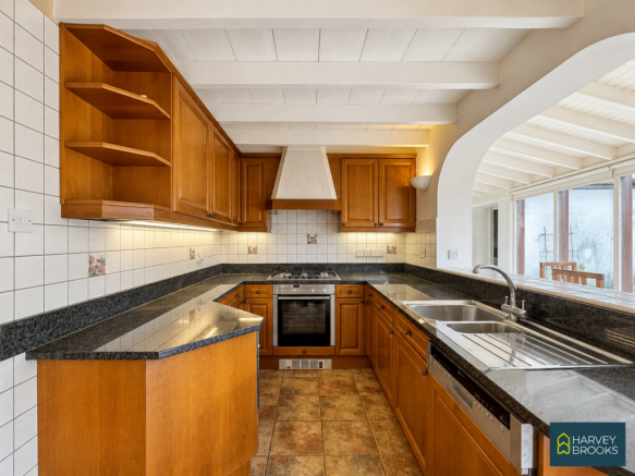 4 bed Detached for sale Image 6