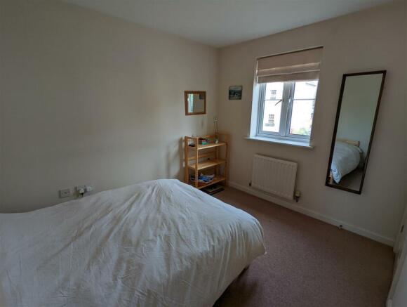 Bedroom 1.jpg
