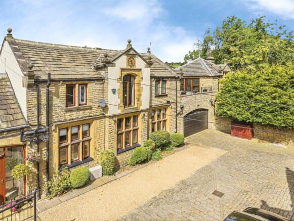 4 bed Detached for sale Image 5