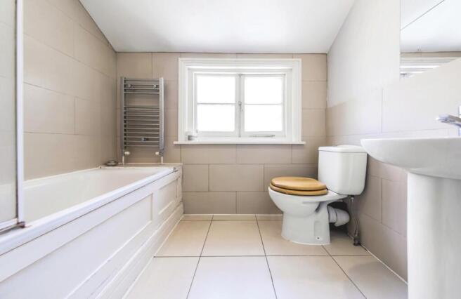 Bathroom (2).jpg
