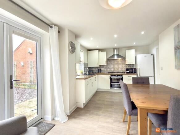Primrose Drive, Coalville, LE67 photo 2