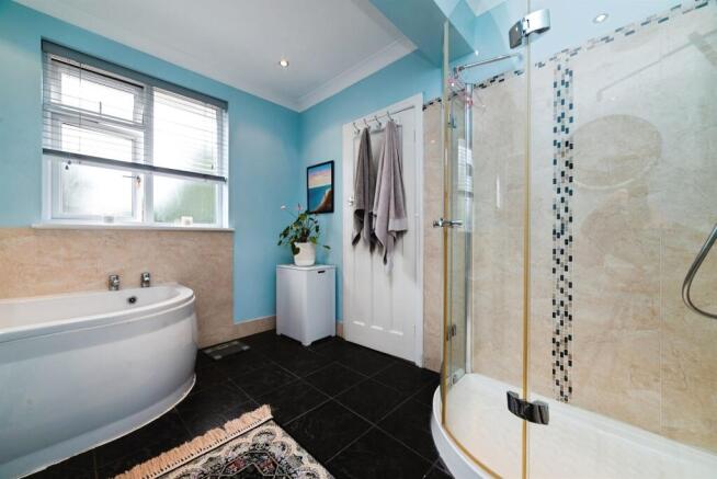 4 bed Detached for sale Image 11
