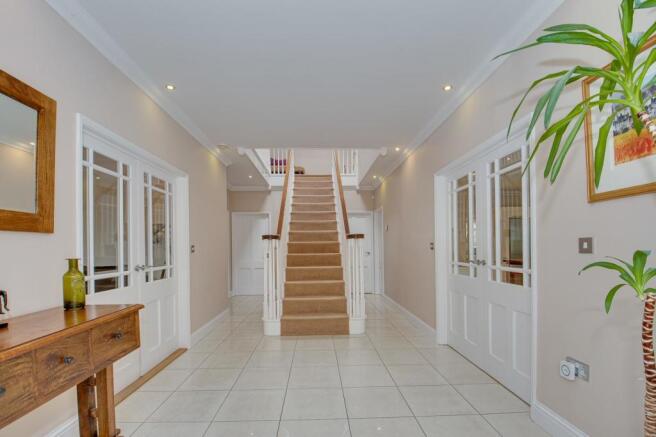 2ENTRANCE HALL