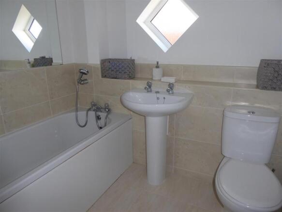 BATHROOM/WC
