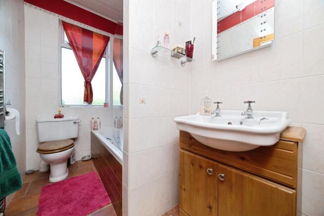 3 bed Semi-Detached Bungalow for sale Image 10