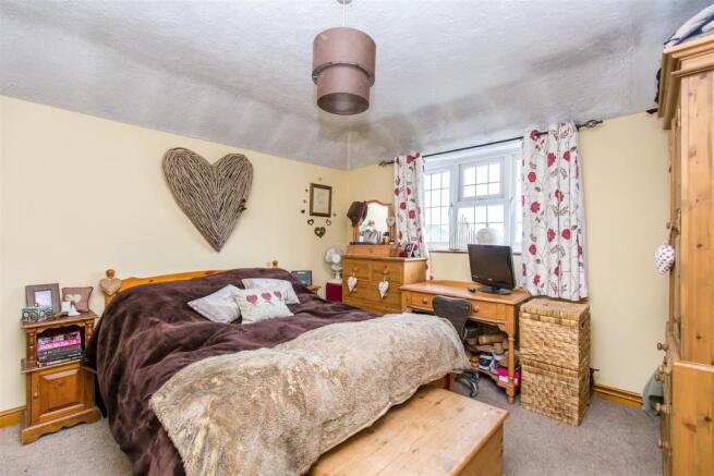 Bedroom 1.jpg