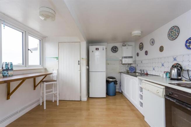 KITCHEN / BREAKFAST ROOM