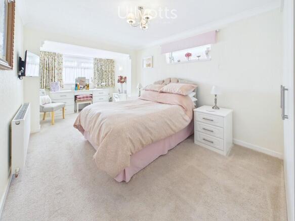 4 bed Detached Bungalow for sale Image 11