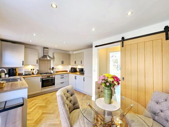 3 bed Semi-Detached for sale Image 4