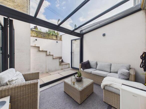 4 bed Terraced for sale Image 12
