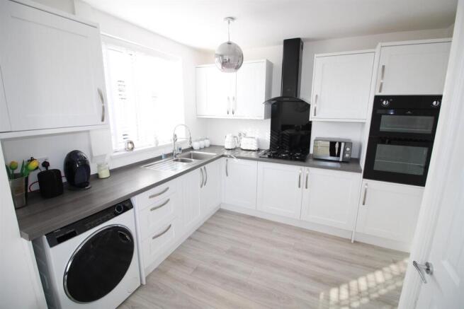 53 Grosvenor Rd-Kit.JPG