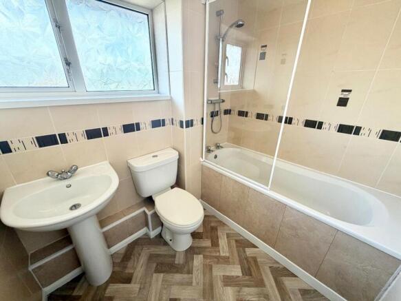 3 bed Terraced for sale Image 11