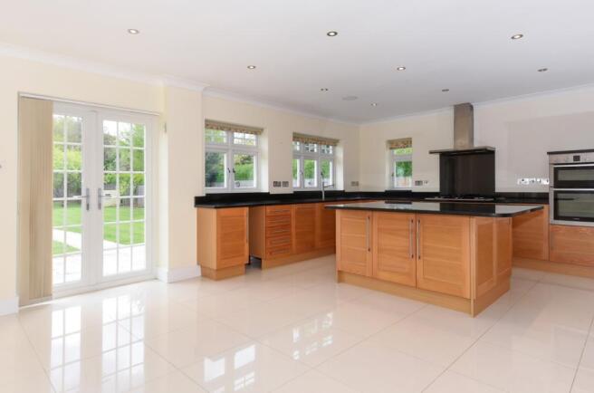 6 bedroom property t