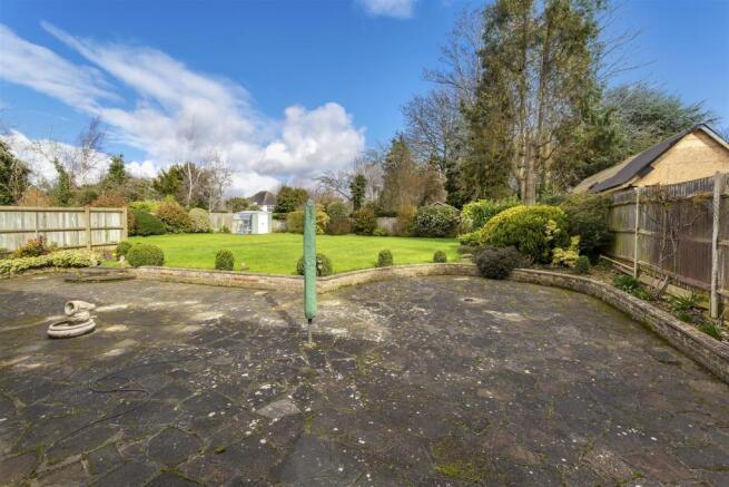 bungalow-burdon-lane-cheam-sutton-108.jpg