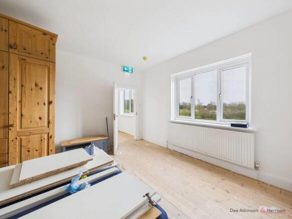 5 bed Detached for sale Image 8