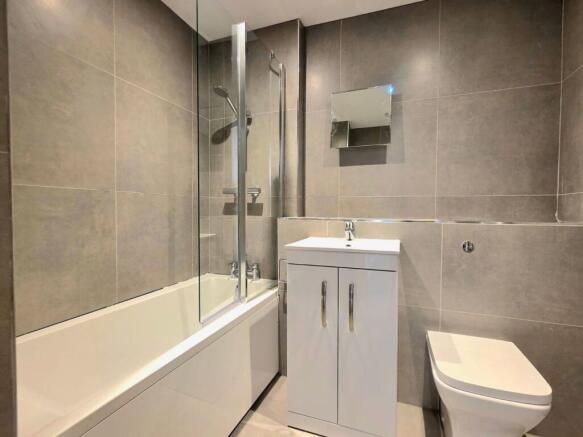 2 bed Apartment to rent Image 5